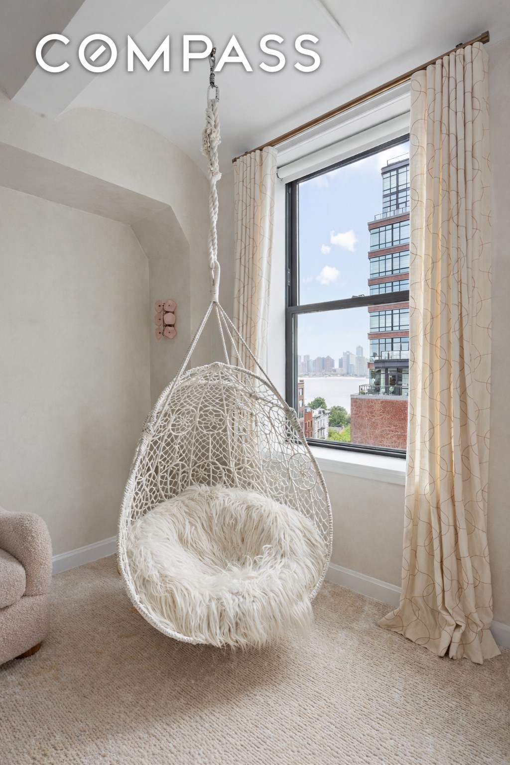 275 W 10th #9C Manhattan, NY 10014