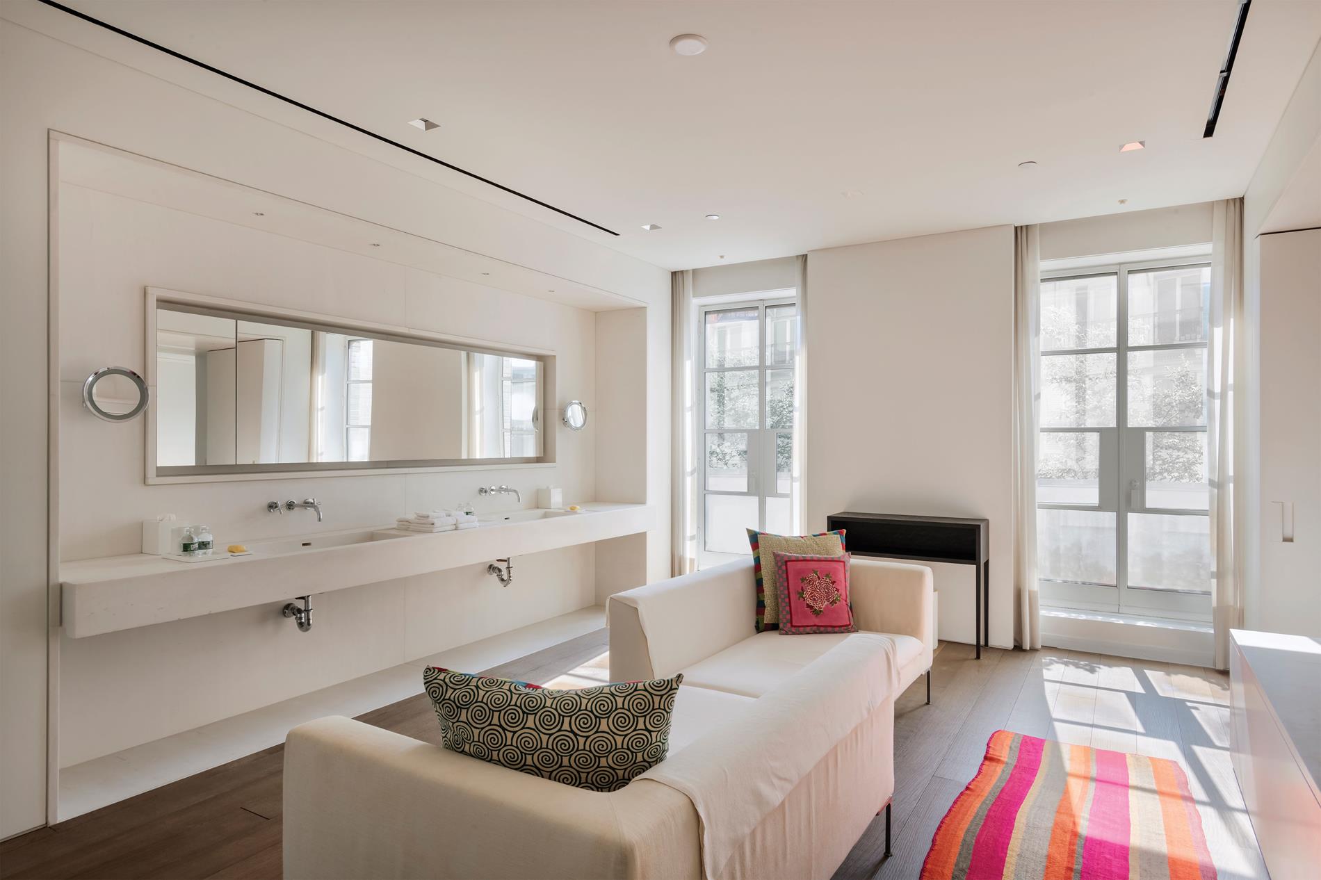 38-40 E 76th Manhattan, NY 10021