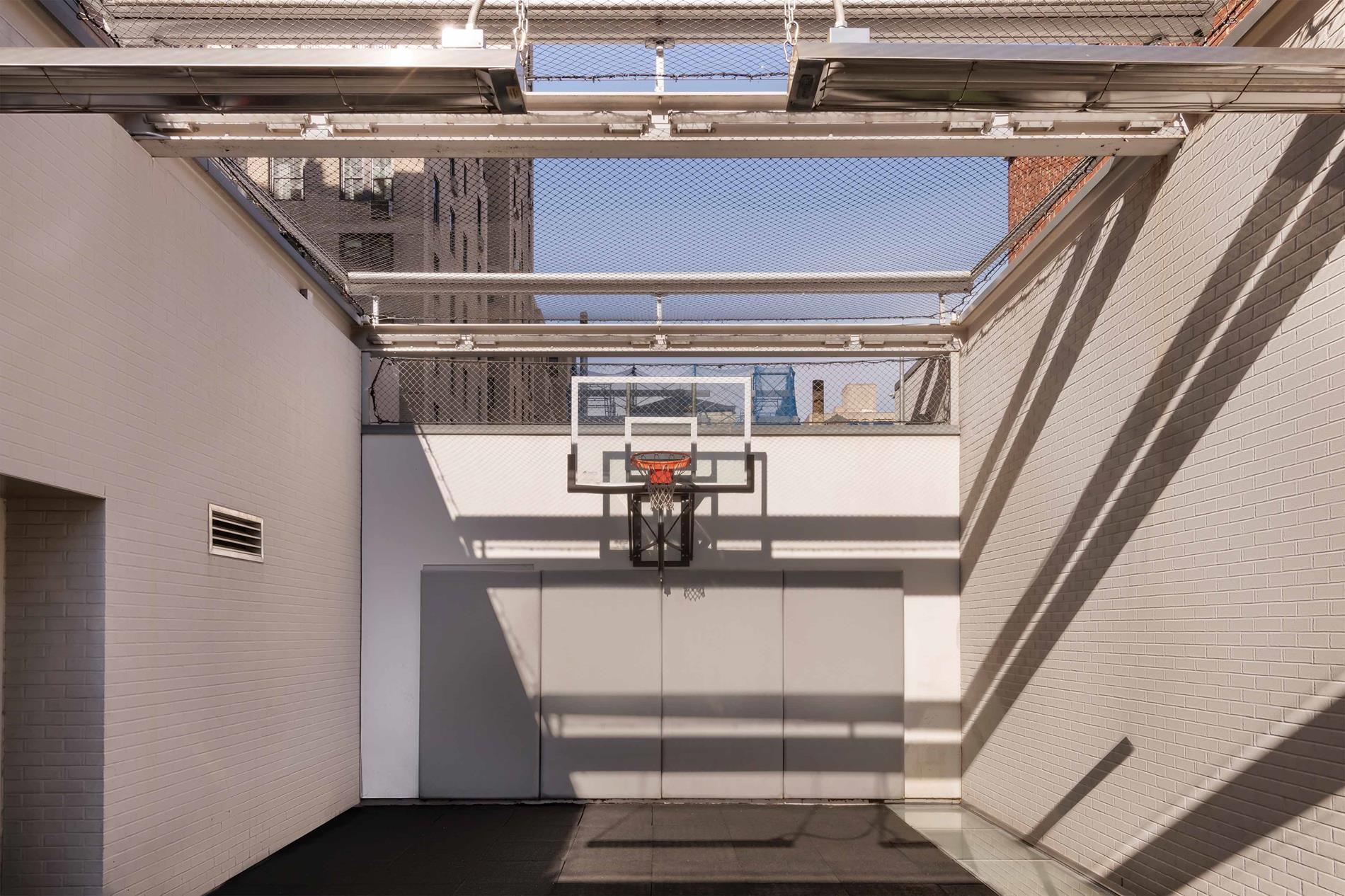 38-40 E 76th Manhattan, NY 10021