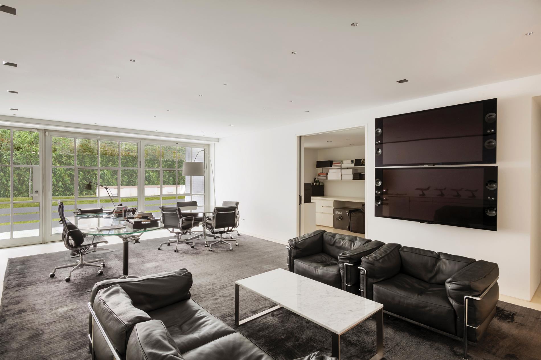 38-40 E 76th Manhattan, NY 10021