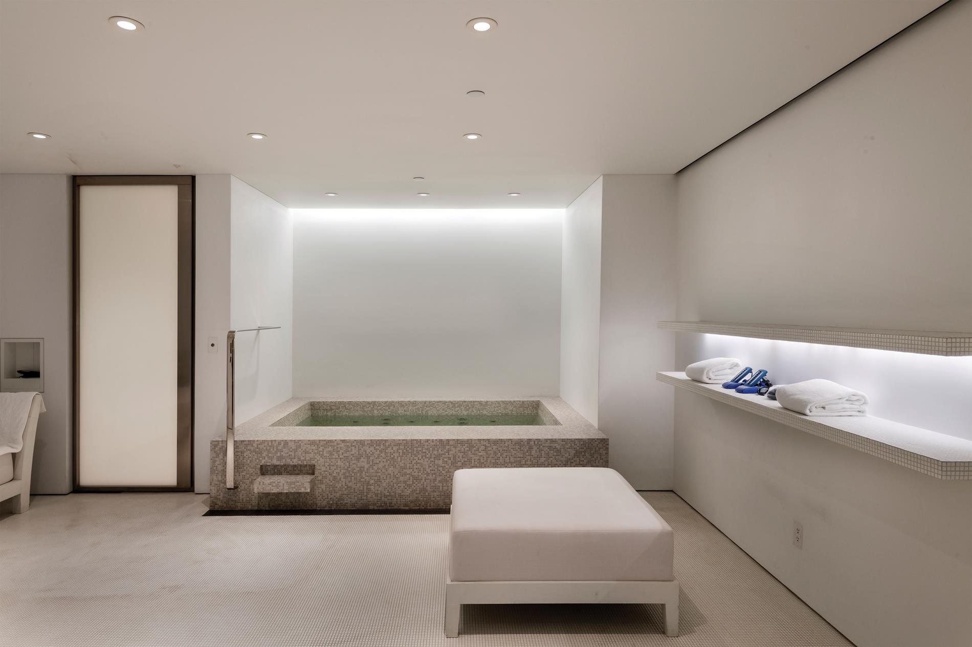 38-40 E 76th Manhattan, NY 10021