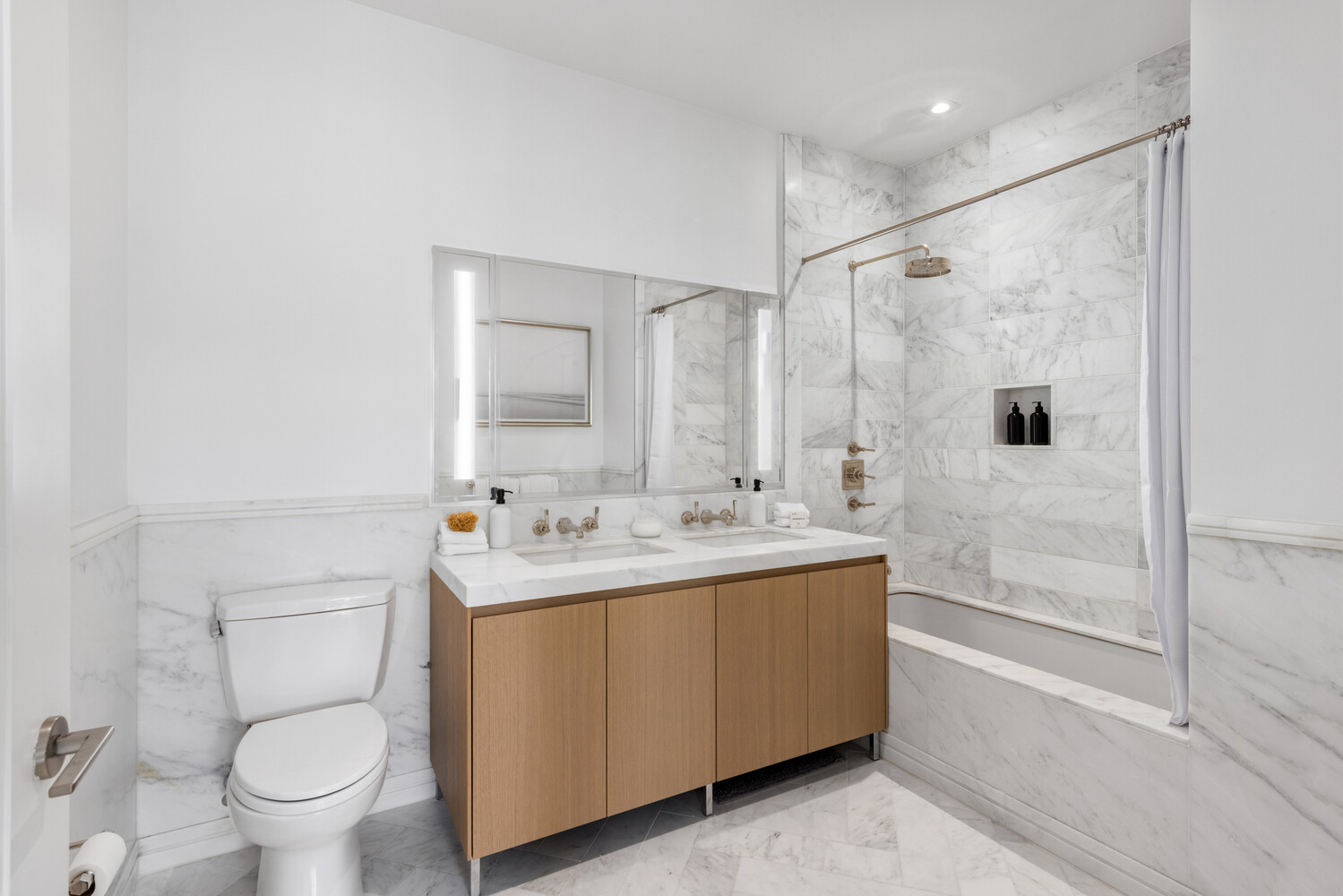 215 E 19th #6B Manhattan, NY 10003