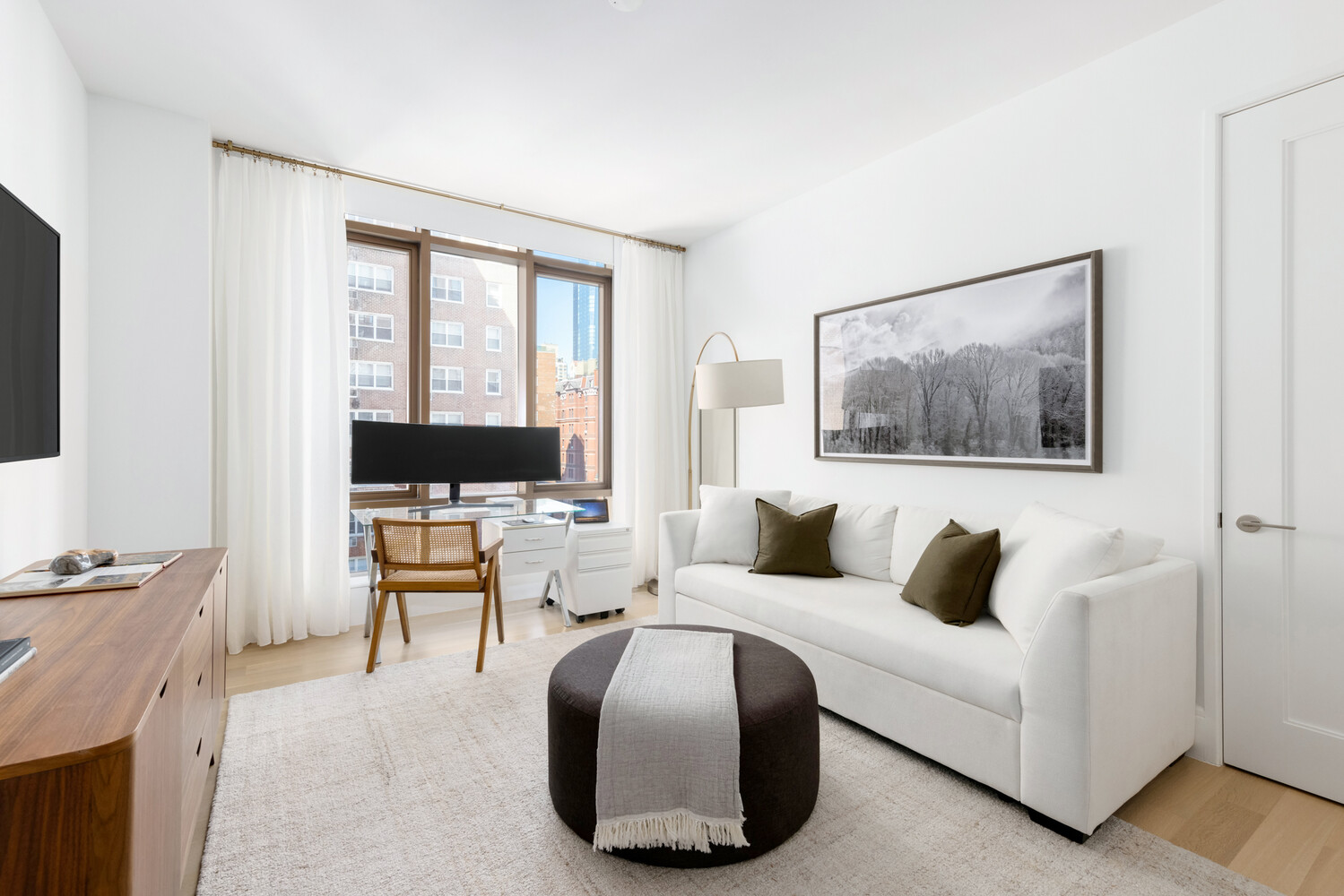 215 E 19th #6B Manhattan, NY 10003