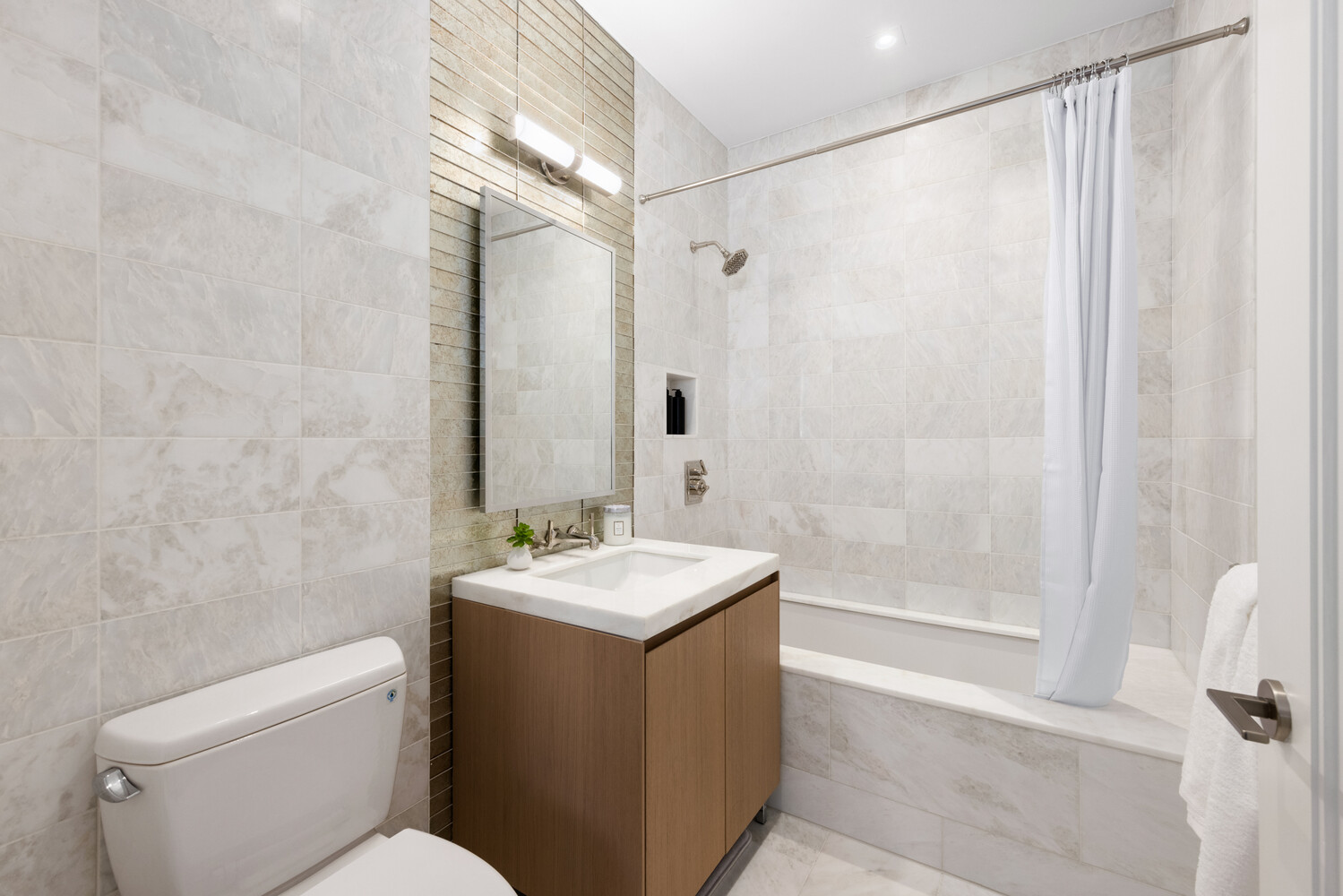 215 E 19th #6B Manhattan, NY 10003