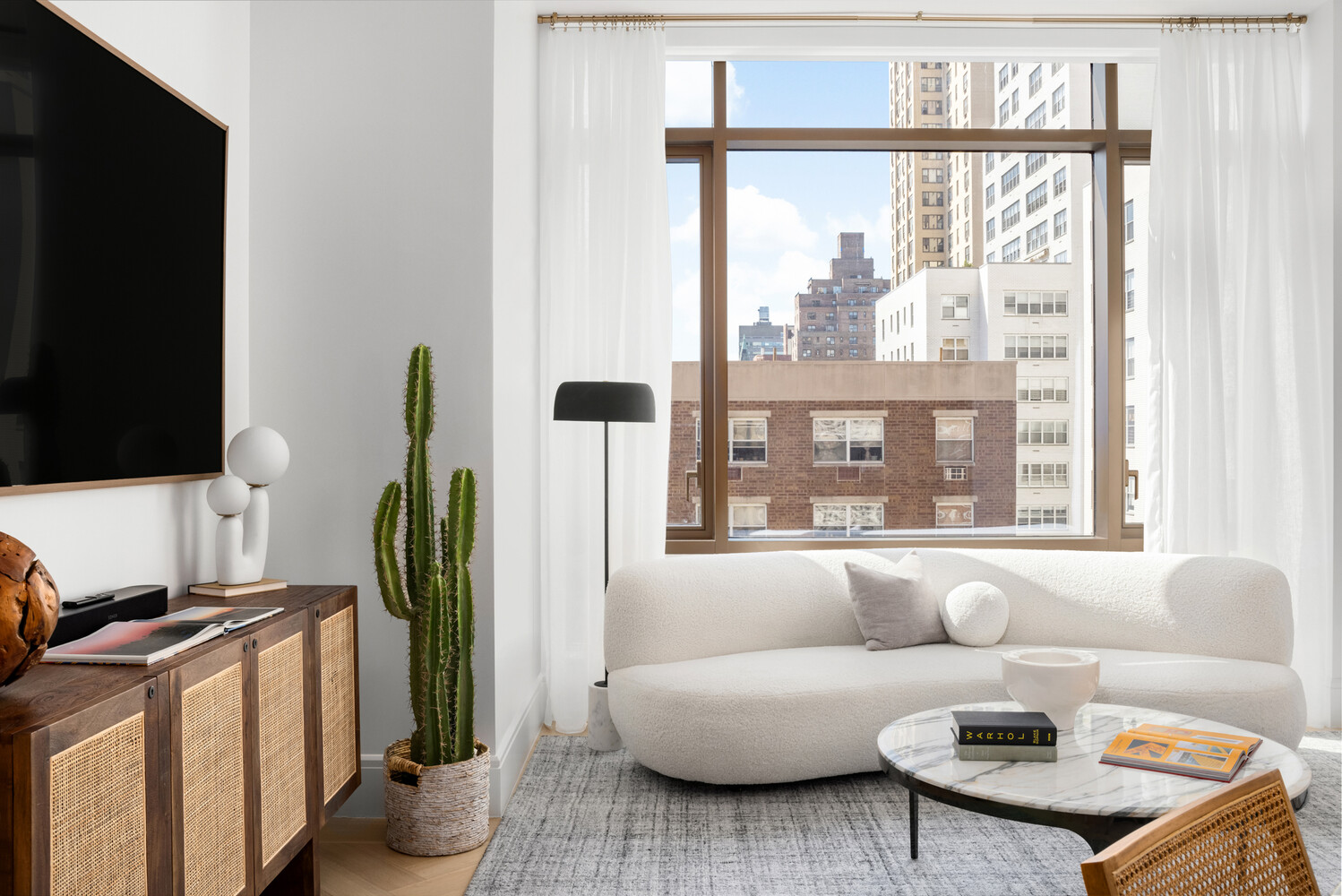 215 E 19th #6B Manhattan, NY 10003