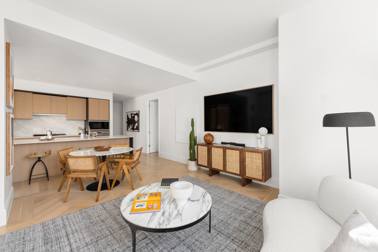 215 E 19th #6B Manhattan, NY 10003