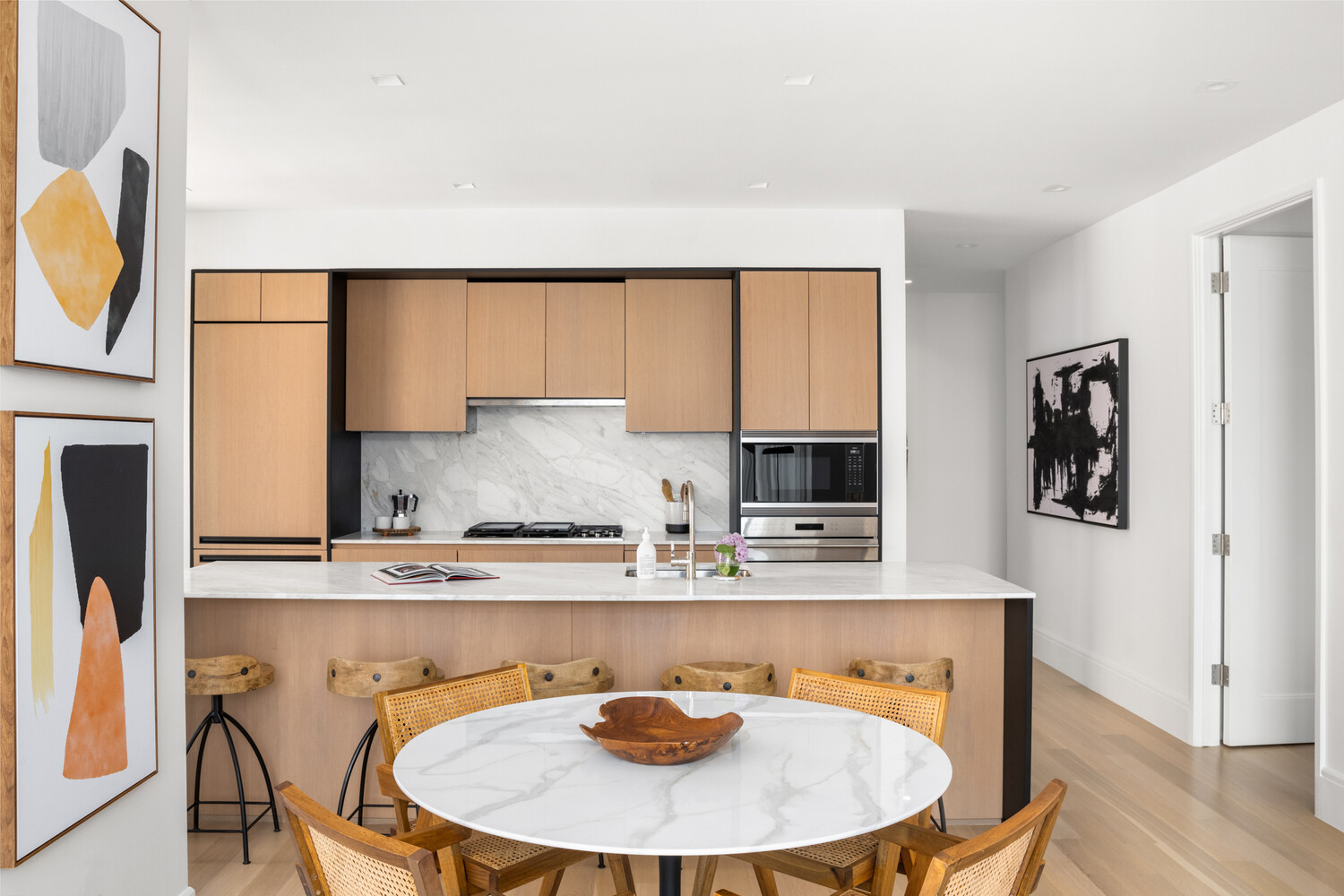 215 E 19th #6B Manhattan, NY 10003