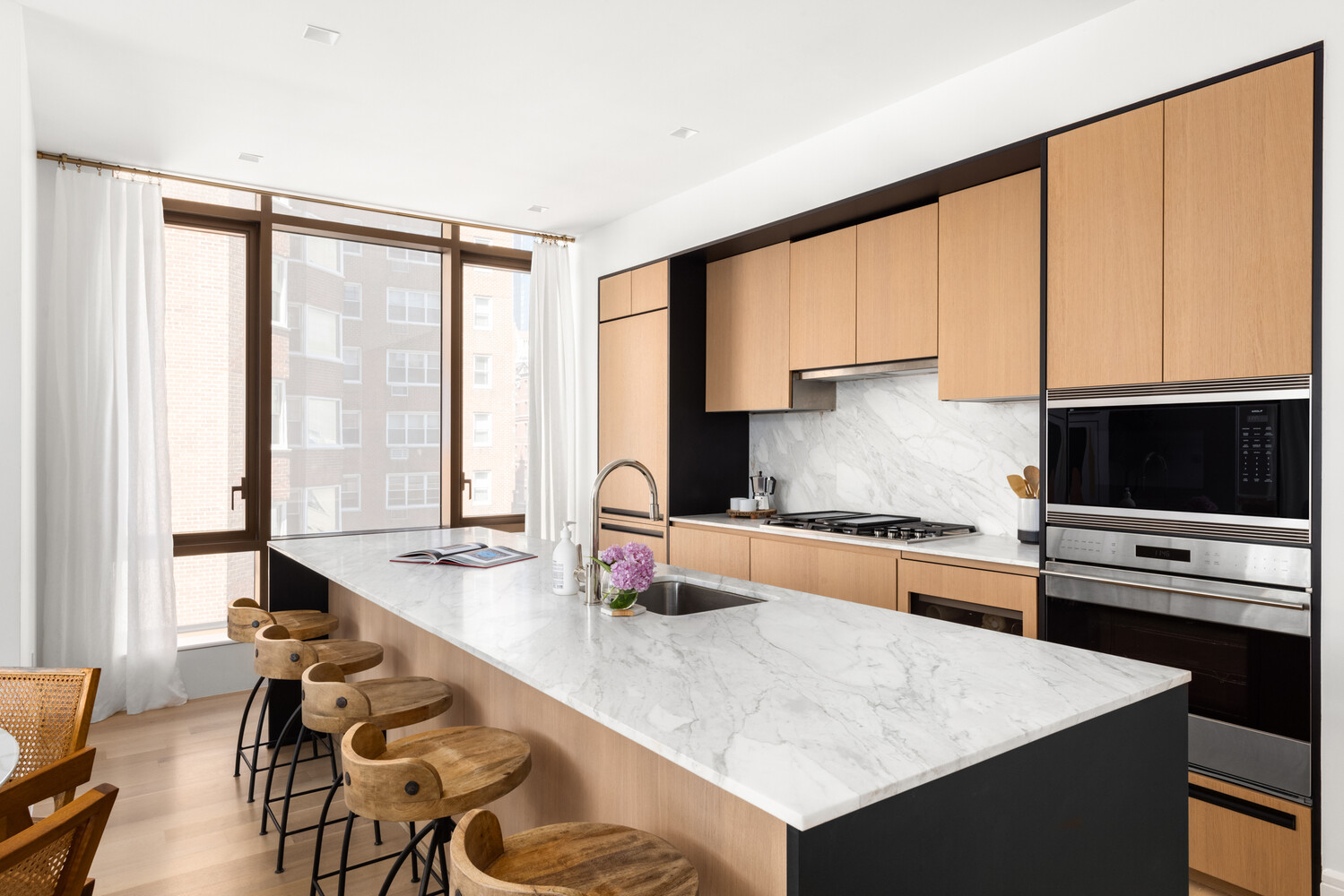 215 E 19th #6B Manhattan, NY 10003