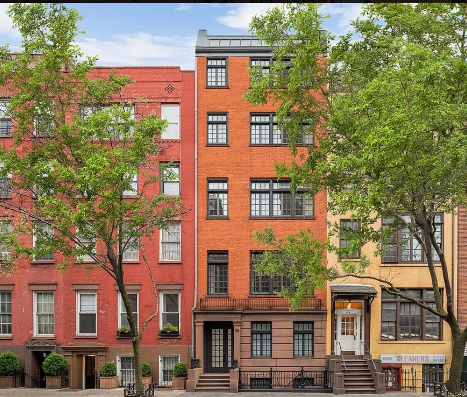 122 Waverly Manhattan, NY 10011