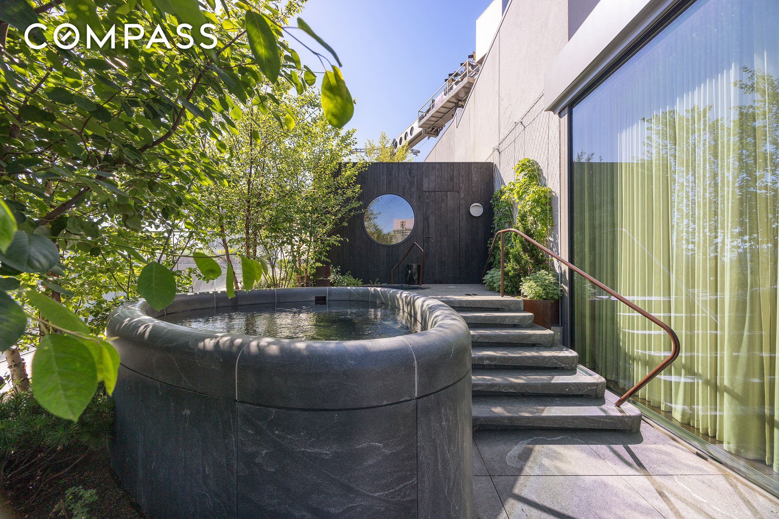 520 W 28th #PH37 Manhattan, NY 10001